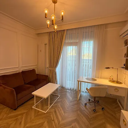 10 * Bucarest