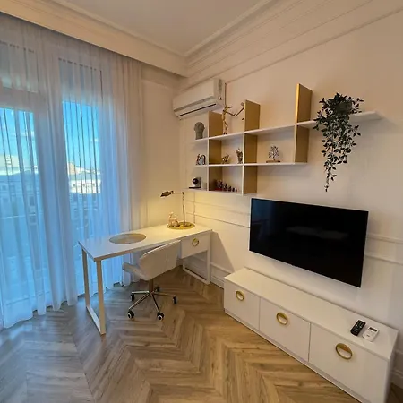 10 * Bucarest